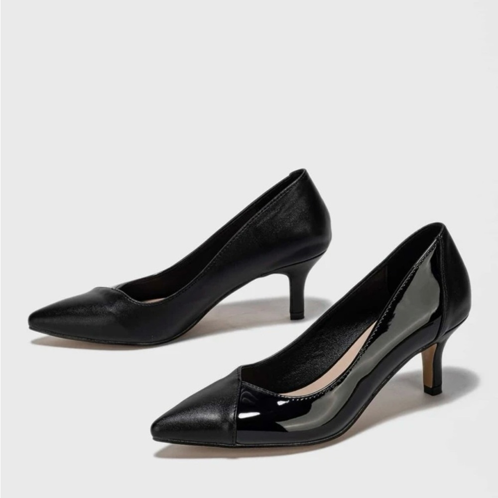 Minimalist point toe stiletto heeled court pumps